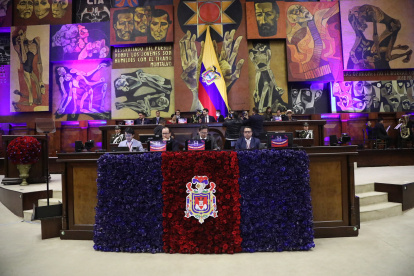 La Asamblea entregó 26 reconocimientos a instituciones y personalidades de Quito.