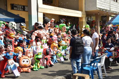 El Municipio de Guayaquil habilita corredores navideños y de monigotes.