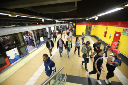 Con dos años de operación, el Metro de Quito continúa en el centro del debate público por dudas técnicas y administrativas.