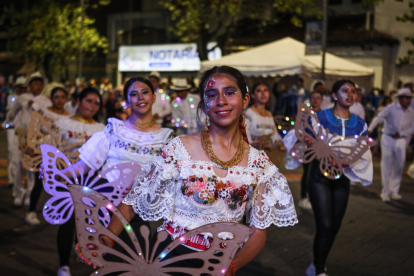 En la mascarada nocturna, uno de los eventos desarrollados en las fiestas de fundación de Quito, en diciembre 2025