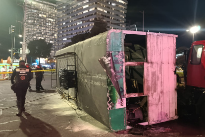 El siniestro en el que la plataforma de una chiva se desprendió ocurrió en el norte de la capital.