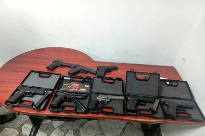 Las armas estaban dentro de un armario en el departamento.