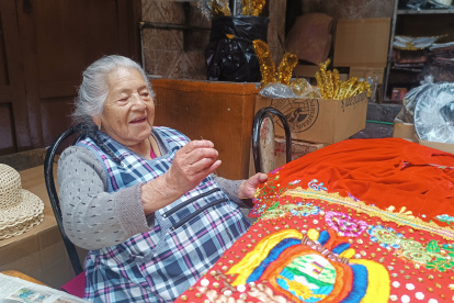 Las mujeres llevan décadas en la conservación de la tradición religiosa "Niño Viajero".