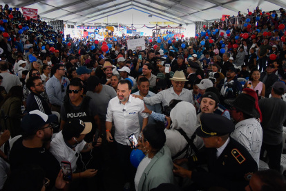 Cientos de comerciantes acompañaron a Pabel Muñoz en el mercado Mayorista.