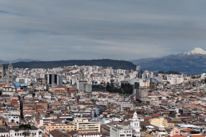 Expertos advierten que Quito enfrenta un deterioro urbano acelerado y requiere reformas para recuperar orden, planificación y cohesión institucional.
