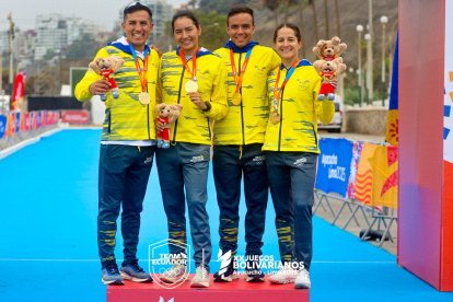 La delegación de deportistas ecuatorianos se llevó el oro sudamericano en Triatlón.