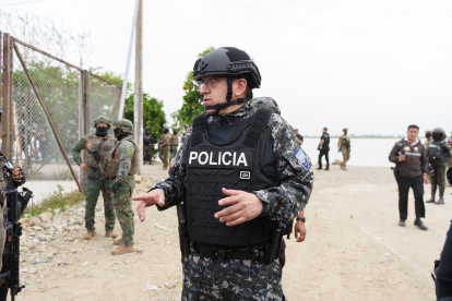 El Bloque de Seguridad ejecutó una operación simultánea por tierra, mar y aire en Guayaquil, Durán y Samborondón.