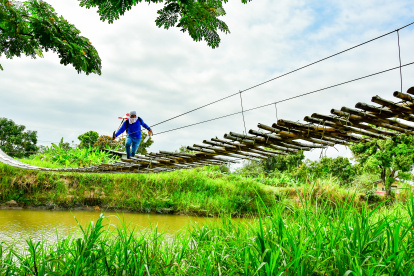 Daule. 1000 hectáreas de producción del recinto Comején pasan por puente en estado crítico