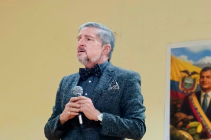 Felipe Vega de la Cuadra busca dirigir la Revolución Ciudadana tras salida de Luisa González.