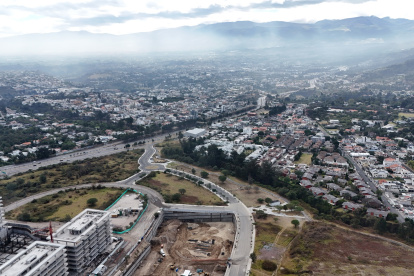 Población. Tumbaco es una de las parroquias rurales que más ha crecido en los últimos años. Según el INEC, tiene cerca de 80.000 habitantes.