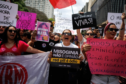 Protesta por la violencia contra la mujer en brasiñ