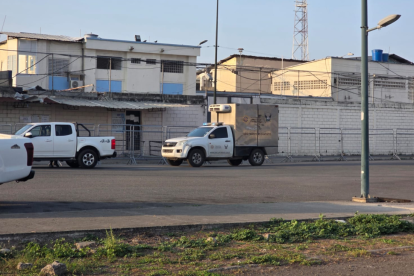 Hasta los exteriores de la cárcel llegó la ambulancia de Medicina Legal.
