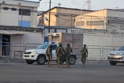 Según las primeras investigaciones policiales, los reos habían sido asfixiados.