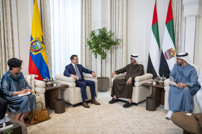 El presidente Daniel Noboa y las autoridades de Emiratos Árabes Unidos.