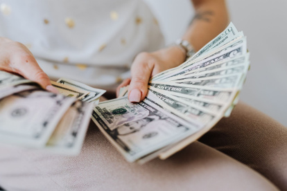 El pago del décimo tercer sueldo en Ecuador no varía por provincia, ya que está regulado por una normativa nacional que fija la misma fórmula