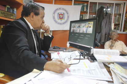 El abogado Jorge Iturburu en la reinstalación de la audiencia por la acción de protección por el atraso en la devolución del IVA.