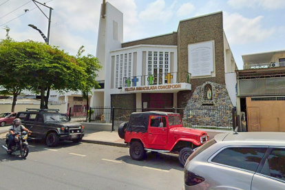 La iglesia de la Inmaculada Concepción se ubica en Guaranda y Vacas Galindo, frente al parque Forestal.