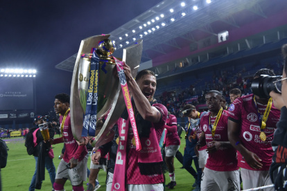 Mateo Carabajal, otro de los históricos rayados, ha estado en los seis títulos. El sábado levantó la LigaPro 2025.