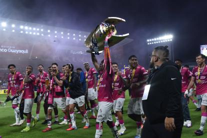 Los jugadores rayados celebraron tras tener ‘ahogado’ el grito de campeón desde 2021.