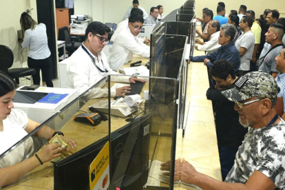 El Concejo Municipal de Guayaquil ratificó el congelamiento del impuesto predial para 2026 y 2027, una resolución encabezada por la vicealcaldesa Tatiana Coronel.