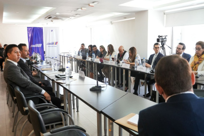 Representantes del sector empresarial, trabajadores y Ministerio de Trabajo se reunieron este 9 de diciembre para analizar el alza del salario básico.