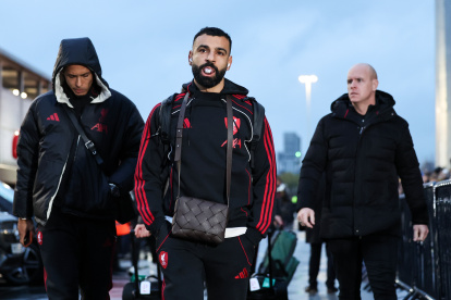 El jugador del Liverpool Mohamed Salah se presentó a los entrenamientos regulares y no está lesionado, aún así el equipo lo mantiene al marguen