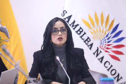 Viviana Veloz exige a CNT información completa del acuerdo con HealthBird.