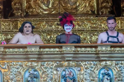 La obra drag "Aristócratas" se llevó a cabo en la capilla del Museo de la Ciudad.