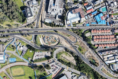 El paso deprimido del intercambiador conecta directamente con la avenida Mariscal Sucre.