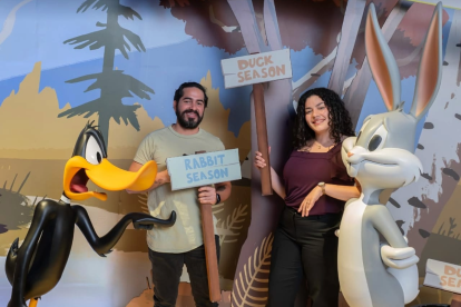 Escenarios inspirados en franquicias de Warner Bros. forman parte del recorrido.