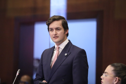 El asambleísta del movimiento ADN, Esteban Torres, en el Pleno legislativo.