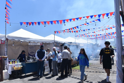 La Sal Quiteña se realizó en el Parque Bicentenario y participaron 56 establecimientos comerciales.