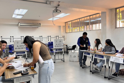 Las elecciones para autoridades y cogobierno de la Universidad de Guayaquil se realizaron este 10 de diciembre en la Ciudadela Universitaria y otras instalaciones.