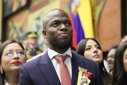 Enner Valencia cuando fue condecorado en la Asamblea Nacional.
