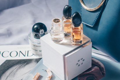 Referencial.Accesorios y diseño: el lujo cotidiano se reinventa en detalles que marcan estilo.