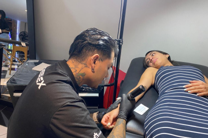 Quienes participen podrán realizarse flash tattoos de cinco centímetros a cargo de econocidos tatuadores nacionales y extranjeros.