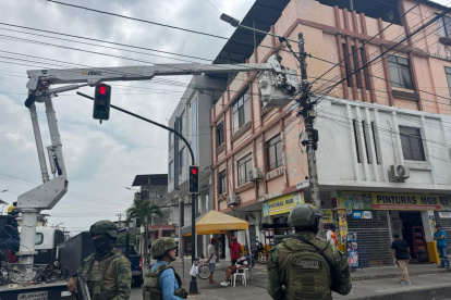 Un juez de Ecuador ordenó prisión preventiva para seis militares investigados por la muerte de un joven de 19 años.