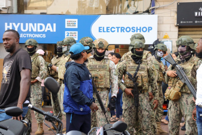 Militares en control de espacio público