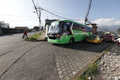 Situación. Varias calles de Tumbaco continúan sin señalización adecuada. En zonas como Churoloma ya se han reportado accidentes por esta falta.