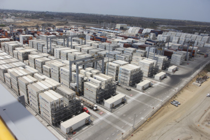 El Puerto de Posorja, actualmente se acerca a 1 millón de TEUS (contenedores de 20 pies); la meta es alcanzar los 1,4 millones.