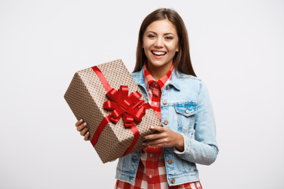 Un buen regalo fortalece relaciones. Conoce los 6 estilos de dar regalos