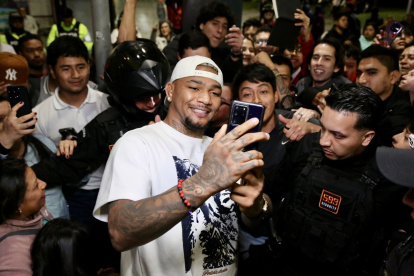 Michael Morales estuvo feliz al poder compartir con sus fans de Quito y posó junto a ellos.