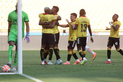 Barcelona SC busca arrebatarle a Liga de Quito el puesto de clasificación directa a la Copa Libertadores 2026.