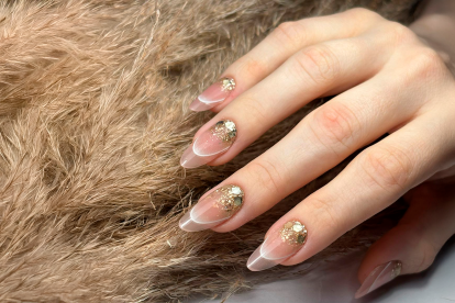 El diseño francés es un estilo clásico que no pierde vigencia en la manicura femenina.