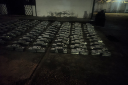 La droga estaba oculta en una caleta ubicada en la parte inferior del camión interceptado en Otavalo.