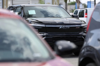 Las consumidores adelantaran la compra de sus vehículos para evitar el aumento de precios.