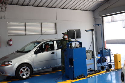 Hasta noviembre de 2025, 389.247 vehículos aprobaron la revisión vehicular en Quito.