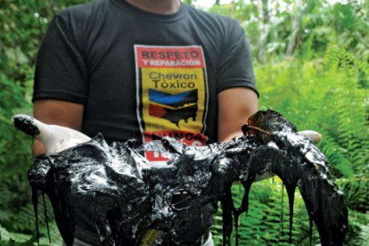 Las comunidades de la Amazonía muestran el daño de la petrolera al medio ambiente.
