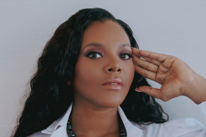 Hellen Quiñónez, presentadora de noticias nacida en Esmeraldas.