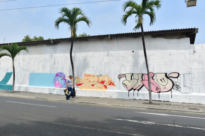 En esta pared había, entre otros grafitis, los de los nombres de los cuatro niños de Las Malvinas, que fueron asesinados en 2024.